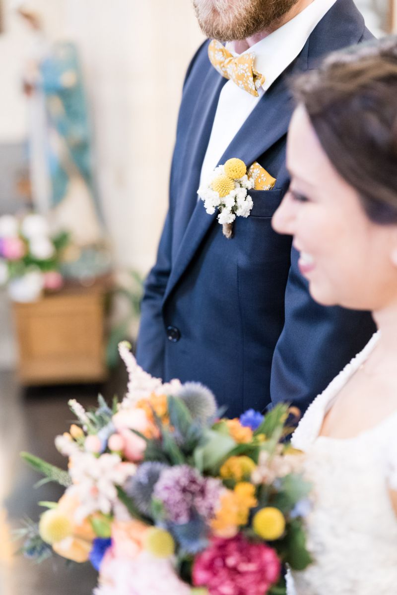 photographe mariage lille nord jeremy hourquin homme marie eglise halluin detail fleurs.jpg