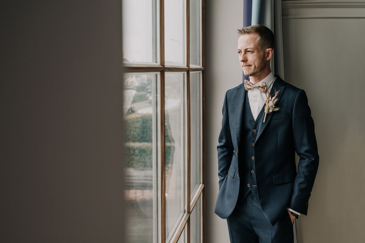 photographe mariage lille nord jeremy hourquin homme preparation costume.jpg