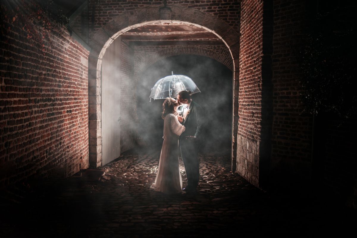 photographe mariage lille nord jeremy hourquin parapluie fumee abscon prieure.jpg