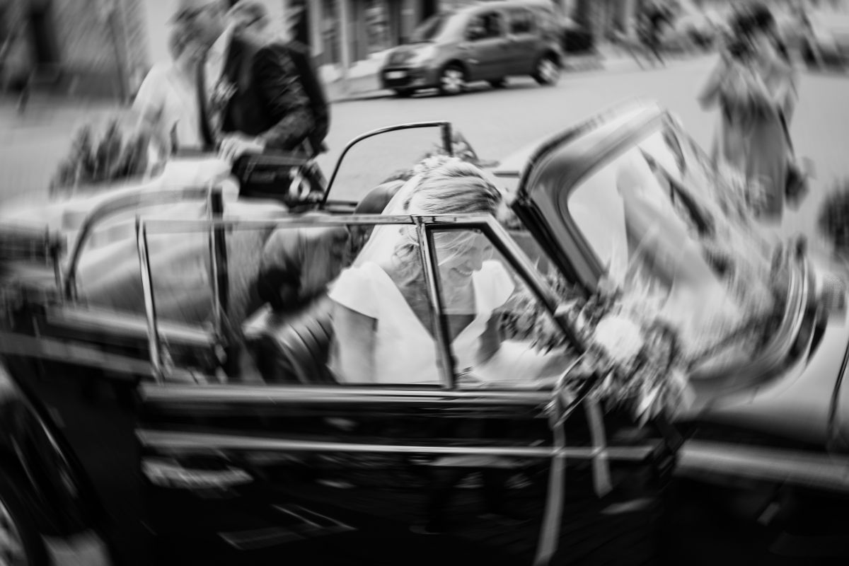 photographe mariage lille nord jeremy hourquin voiture mariee sortie radial.jpg